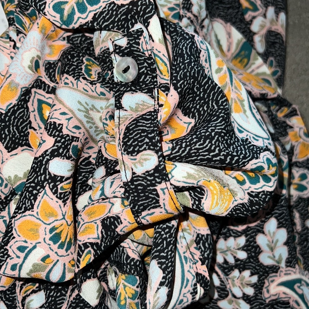DR2 BY DANIEL RAINN Pleated Tassel Neck Blouse Black 101 Print Roll Sleeve 2x - Picture 2 of 8